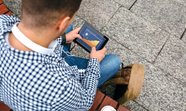 Unrecognizable man looking cryptocurrencies in tablet — Stock Photo, Image