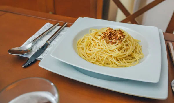 Spaghetti con piatto di vermi — Foto Stock