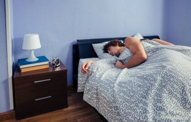 Sırtlarında uyku Çift