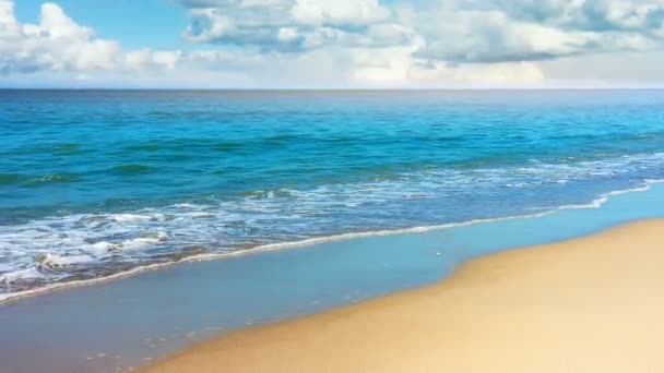 Приморский пейзаж с песчаным пляжем — стоковое видео