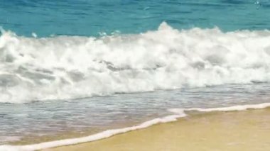 Kum plajı ile deniz manzara