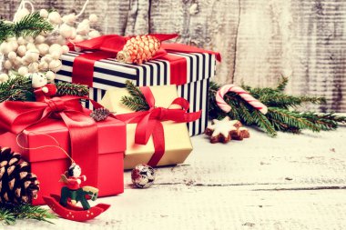 Noel tatil ayarı sunar ve dekor