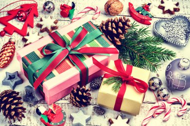 Noel tatil ayarı sunar ve dekor