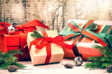 Noel tatil ayarı sunar ve dekor