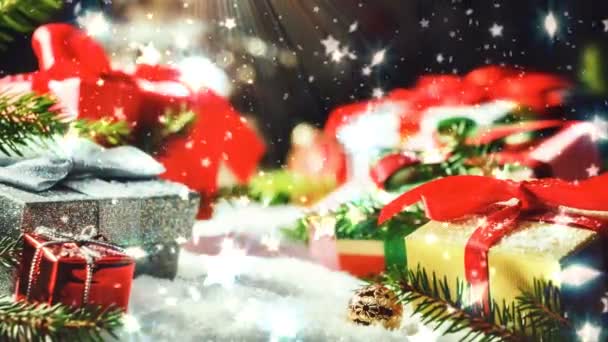Boże Narodzenie ustawienie z prezentuje, układanie w śniegu — Wideo stockowe