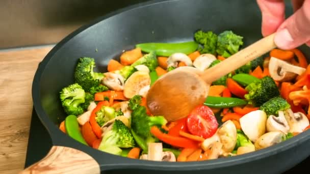 Preparation of stir fry meal — Stock Video