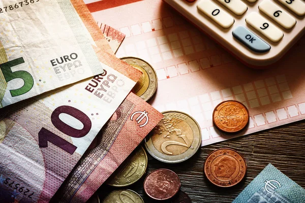 Euro banknotes and coins — Stock Photo, Image