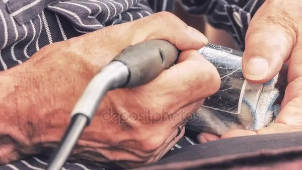 Man makes engraving on iron — Stock Video