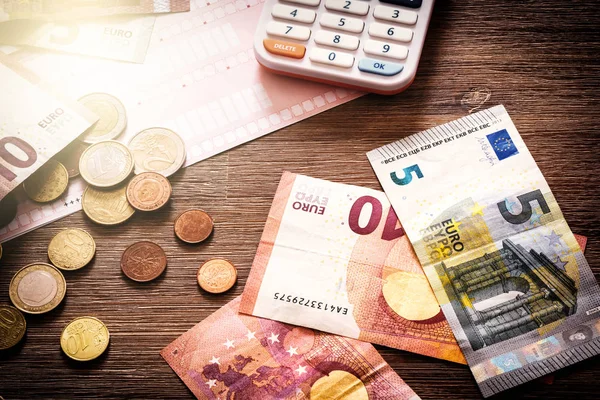 Banconote e monete in euro — Foto Stock