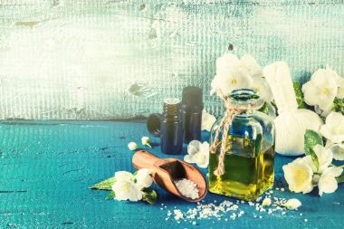 Yasemin çiçekleri ve uçucu yağ ile Spa ayarı