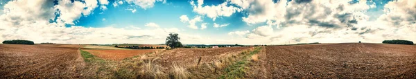 Paisagem Agrícola Panorâmica Com Campo Arado — Fotografia de Stock