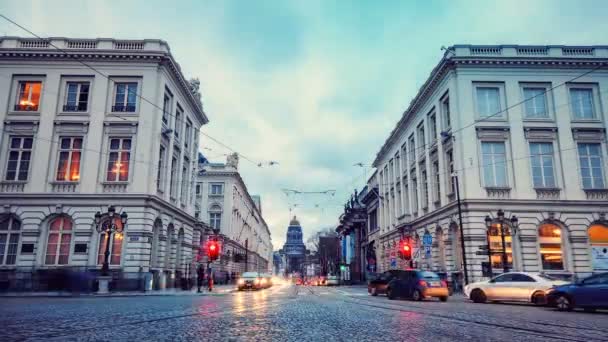 Bruselas Bélgica 2019 Tráfico Pesado Royal Square Atardecer Lapso Tiempo — Vídeo de stock