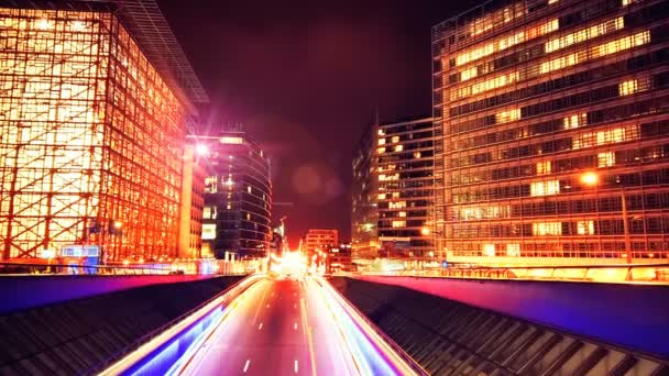 欧洲委员会总部 柏林蒙特 大楼前的夜间交通 European District Brussels Belgium — 图库视频影像