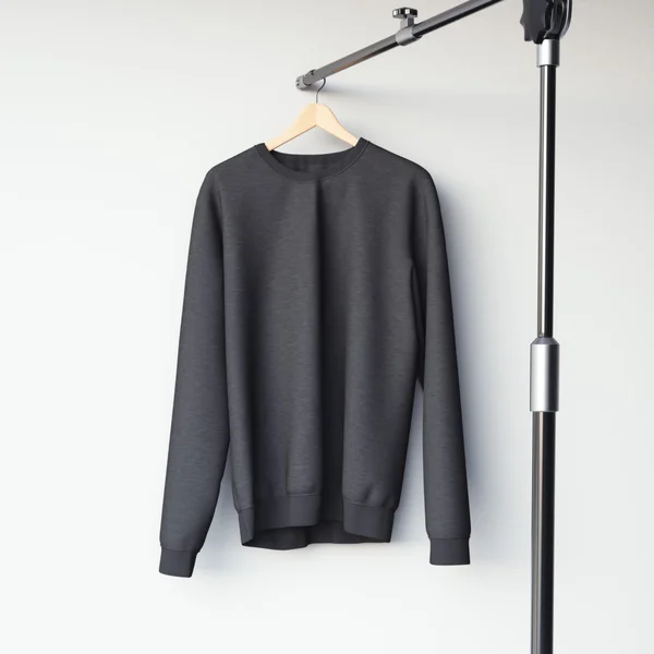 Чорний порожній светр на сучасній вішалці. 3D візуалізація — стокове фото
