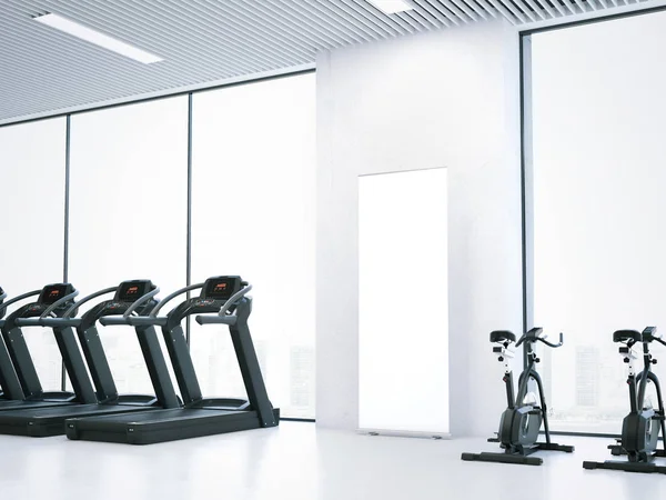 Treadmills, simuladores de bicicletas e bunner roll-up em branco. Renderização 3d — Fotografia de Stock