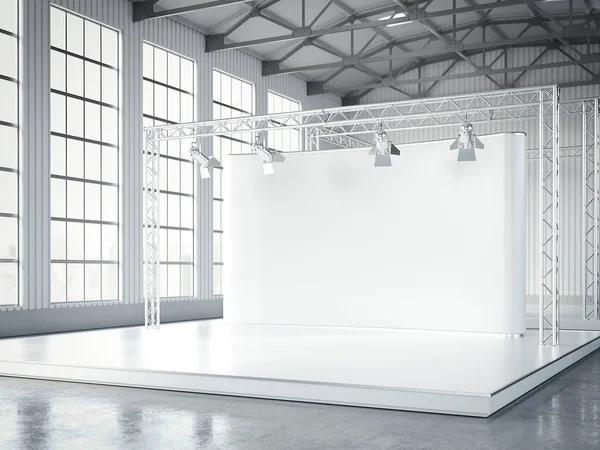 Palco vazio com manchas de luz no interior da exposição moderna. Renderização 3d — Fotografia de Stock