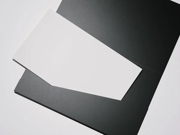 Schwarzer Umschlag mit weißem Blanko-Blatt. 3D-Darstellung — Stockfoto