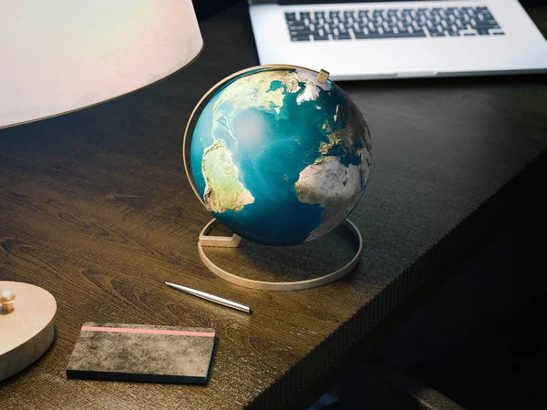 Настольный глобус на деревянном столе. Элементы этого изображения предоставлены НАСА. 3d-рендеринг — стоковое фото