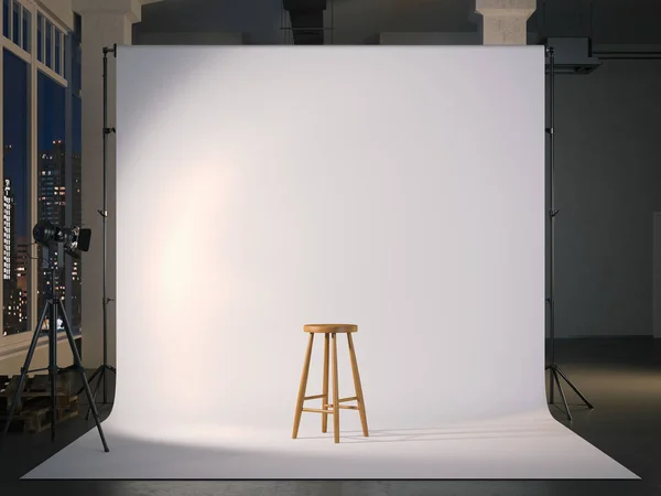 Moderno estudio fotográfico con pantalla en blanco y silla de madera. renderizado 3d —  Fotos de Stock