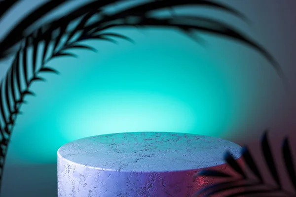 Mostra redonda de concreto em fundo aquamarino e perto de folhas tropicais. Renderização 3d . — Fotografia de Stock