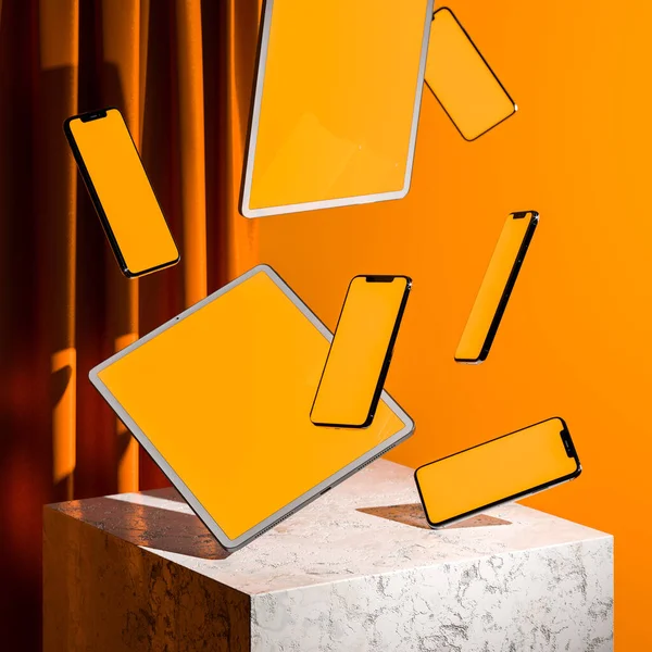 Drahtlose Geräte: Mobiltelefone und Tablets mit orangefarbenen, leeren Bildschirmen auf orangefarbenem Hintergrund. 3D-Darstellung. — Stockfoto