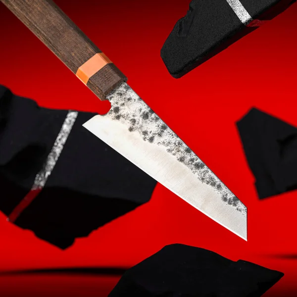 Японська кухня Chef Knife Near Flying Stones On Red Background. Мінімалізм і точність. 3d рендеринг — стокове фото