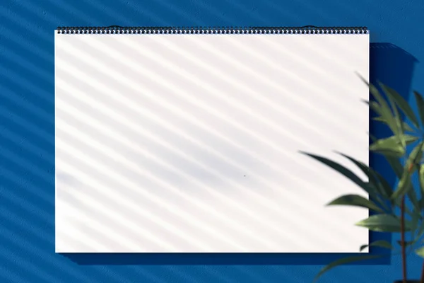 Порожній білий плакатний календар зі спіраль на синій стіні в сучасному офісі. 3D візуалізація. Порожній простір. Копіювати пробіл — стокове фото