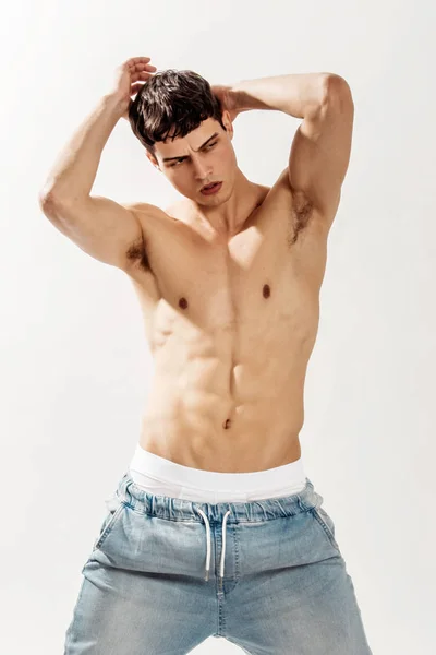 Muscle Fort Beau Modèle Masculin Dépouillé Jeans Denim Sur Fond — Photo