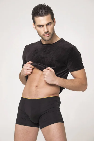 Músculo Fuerte Hermoso Modelo Masculino Despojado Camiseta Negra Ropa Interior —  Fotos de Stock