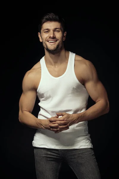 Músculo Fuerte Hermoso Despojado Modelo Masculino Con Camisa Blanca Vaqueros —  Fotos de Stock