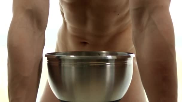 Muscolo Forte Bella Spogliato Caldo Modello Maschile Cucinare Pasto Sano — Video Stock