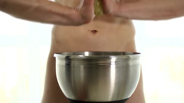 Muskel Stark Schön Strip Heiß Männlich Modell Kochen Gesunde Mahlzeit — Stockvideo