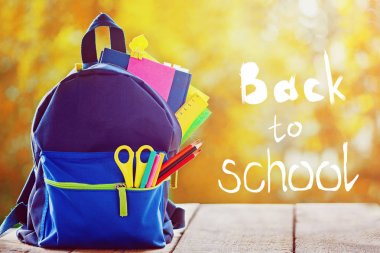 Word ile sonbahar doğa arka plan tam okul sırt okul için.