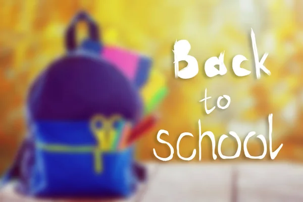Retour à l'école sur fond de sac à dos Full School . — Photo