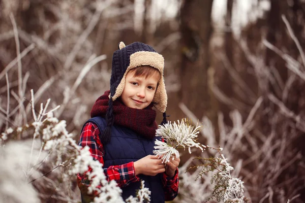 Portrait cute smiling boy in warm winter forest — Stock Photo, Image