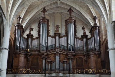 Pipe organ in the Bordeaux Cathedral clipart
