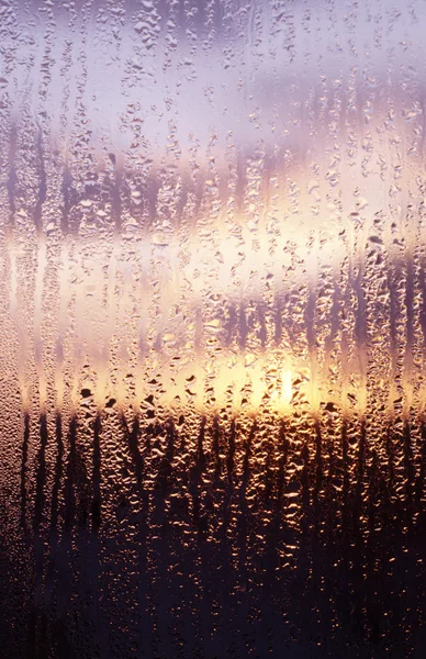 Gotas de lluvia en el cristal de la ventana —  Fotos de Stock