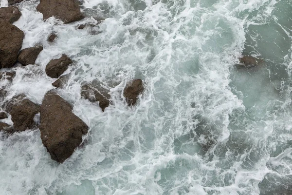 Wellen brechen in Biarritz — Stockfoto