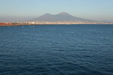 Vezüv Yanardağı ve Napoli Körfezi