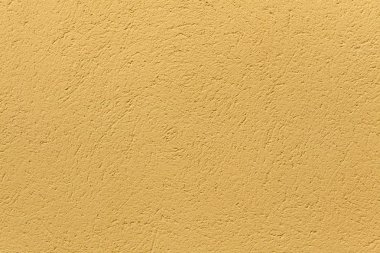 Sarı hardal boyalı sıva duvar. 