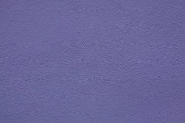 Mor boyalı sıva duvar. 