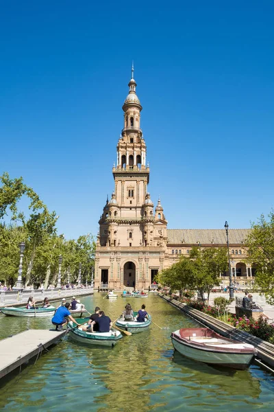 Boot in spanien platz, sevilla — Stockfoto