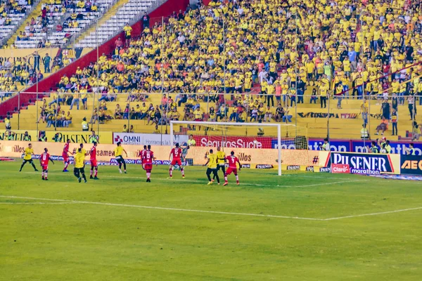 Barcelona contra el Nacional de Futebol Match Guayaquil Equador — Fotografia de Stock