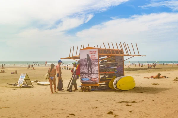 Persone alla spiaggia più famosa di Gerico-acoara — Foto Stock