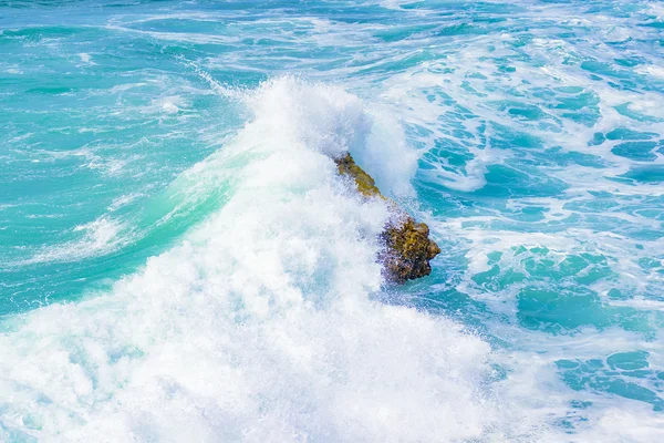 Wave Hitting a Rock — Stock Photo, Image