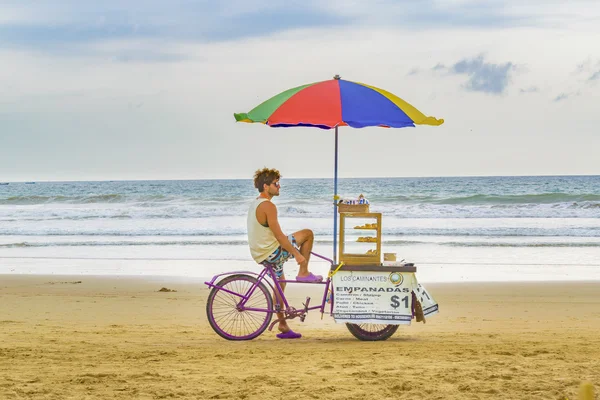People at Montanita Beach Ecuador — Stockfoto