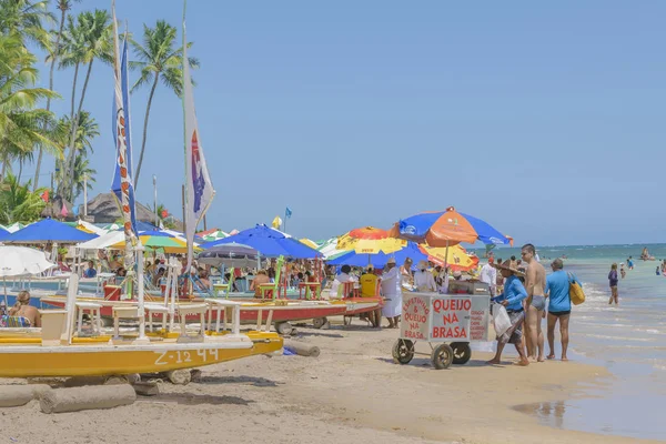 Plage tropicale bondée Porto Galinhas Brésil — Photo