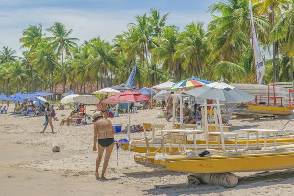 Plage tropicale bondée Porto Galinhas Brésil — Photo