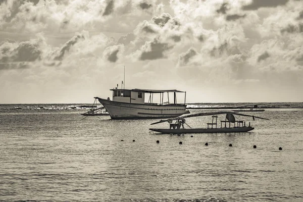 海ポルト ガリーニャス ブラジルで小型船 — ストック写真