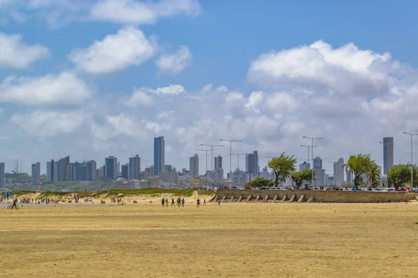 Big Beach en moderne gebouwen in Natal, Brazilië — Stockfoto